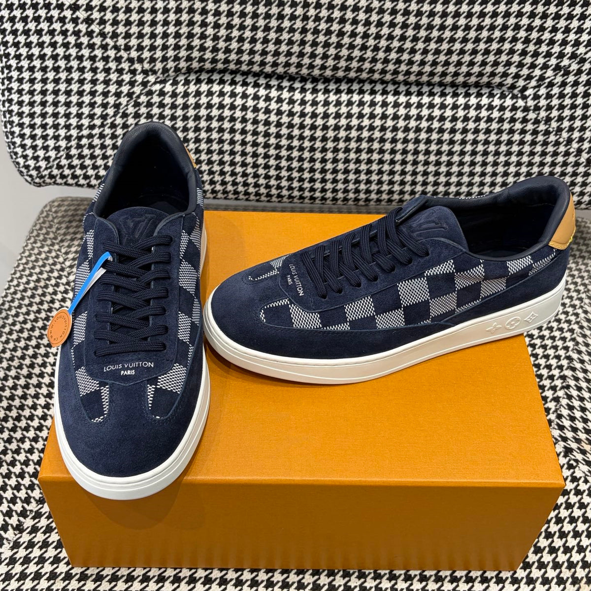 LV Textured Low-Top Casual Sneakers