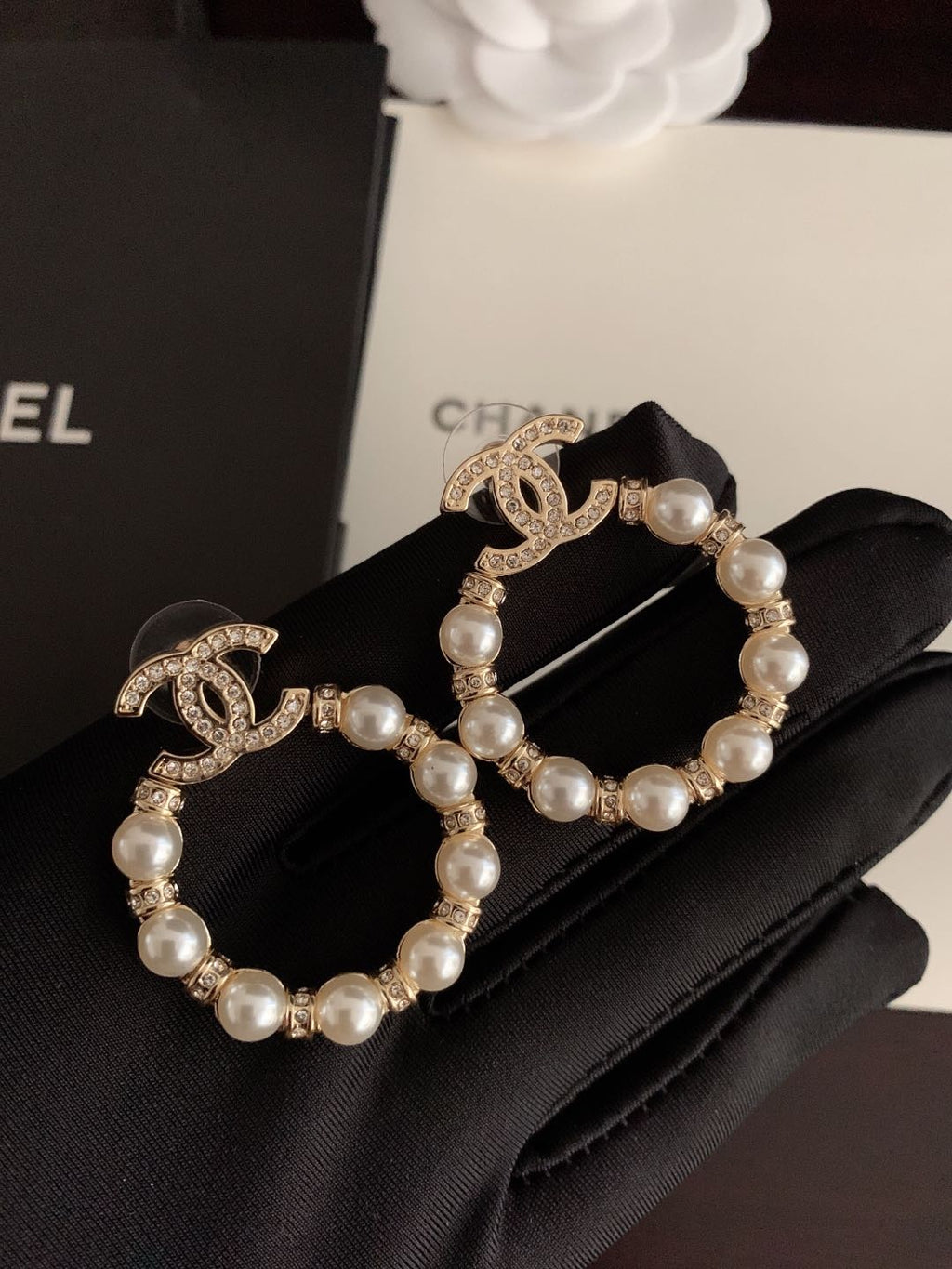 P65 Pearl Earrings