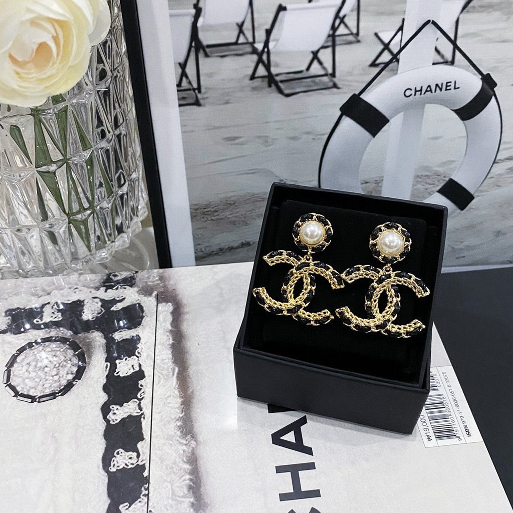 CHANEL Pearl Earrings