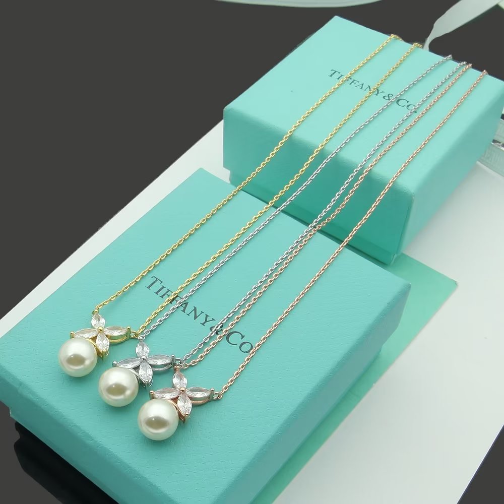 TIFFANY & CO. Pearl Necklace