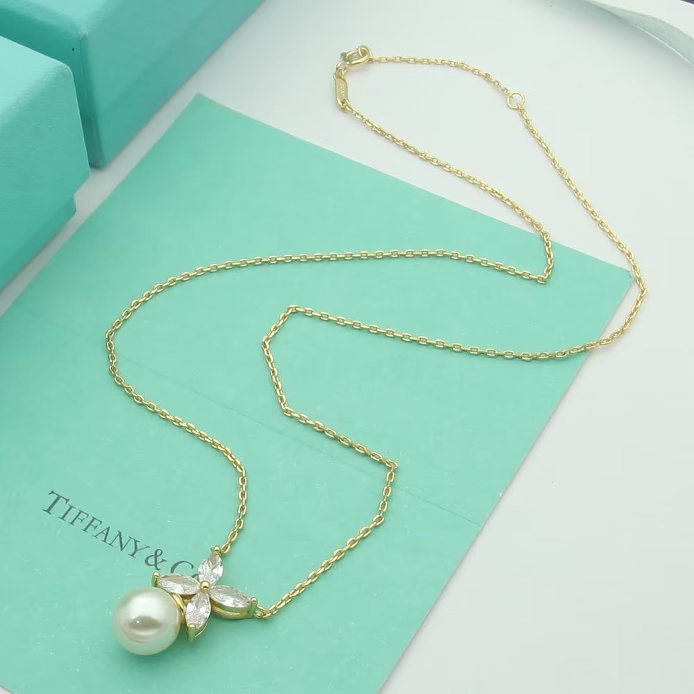 TIFFANY & CO. Pearl Necklace
