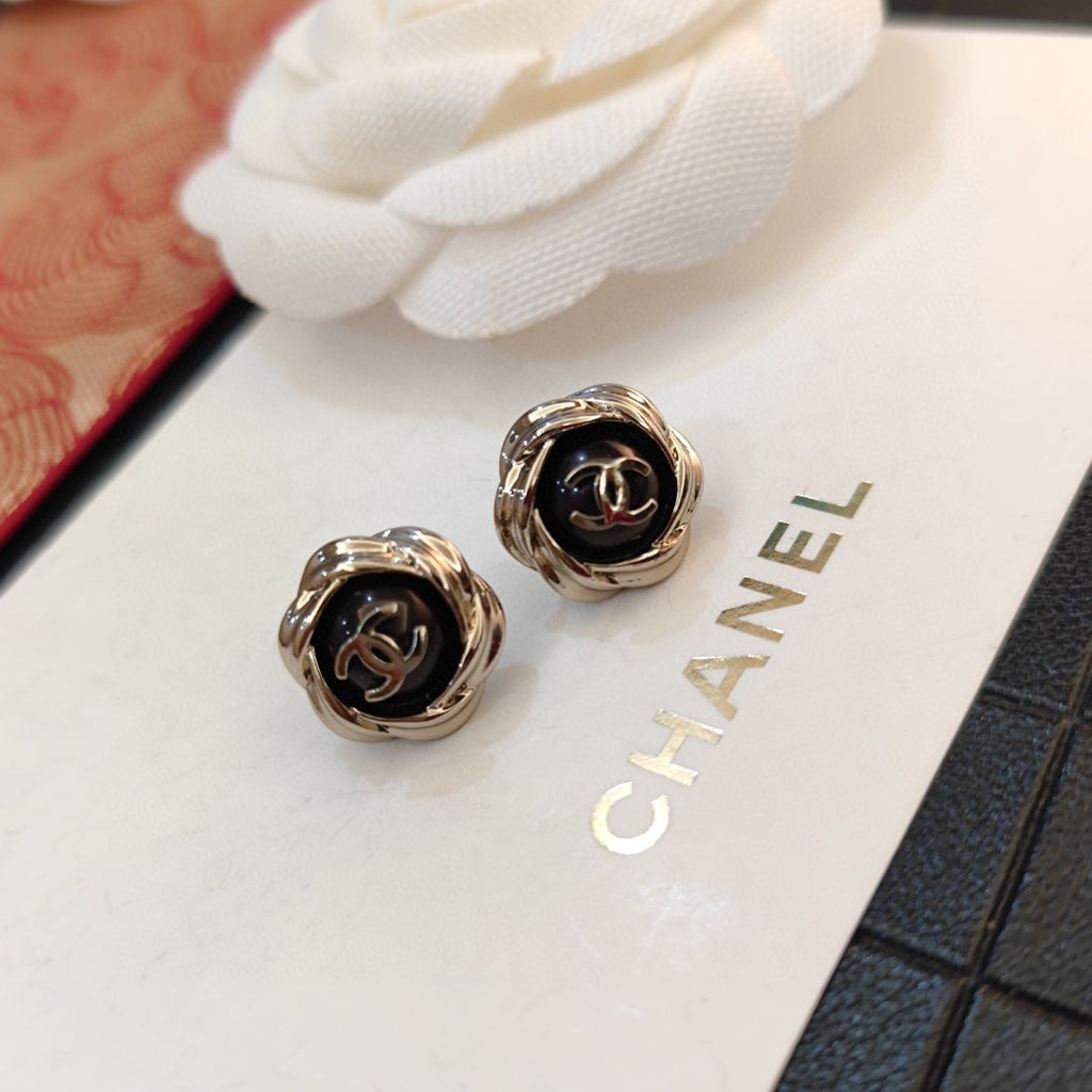 CHANEL Pearl Earrings