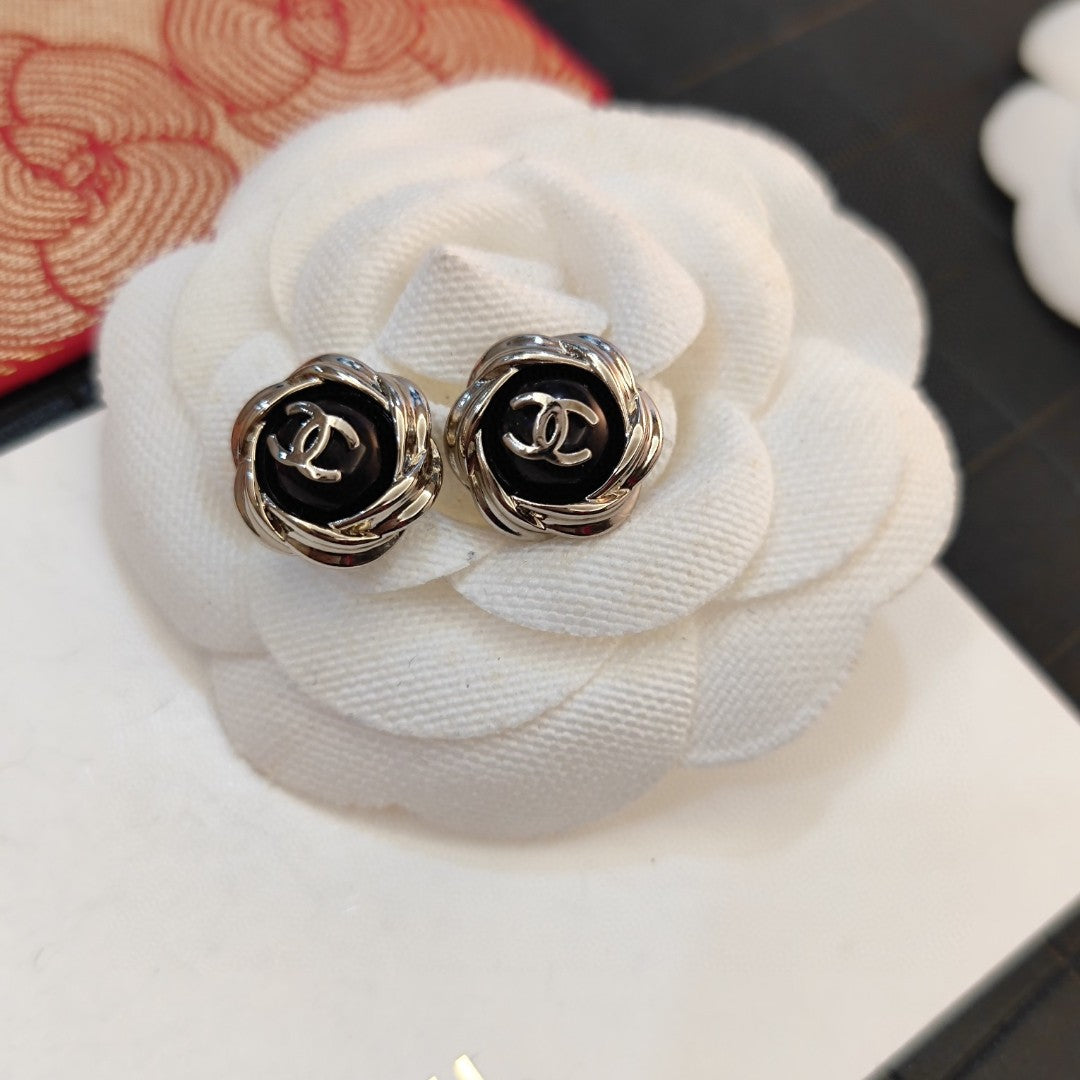 CHANEL Pearl Earrings