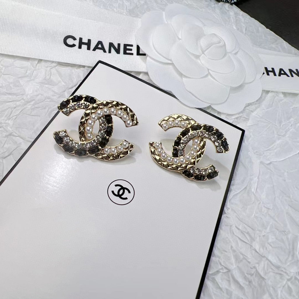 CHANEL Pearl Earrings
