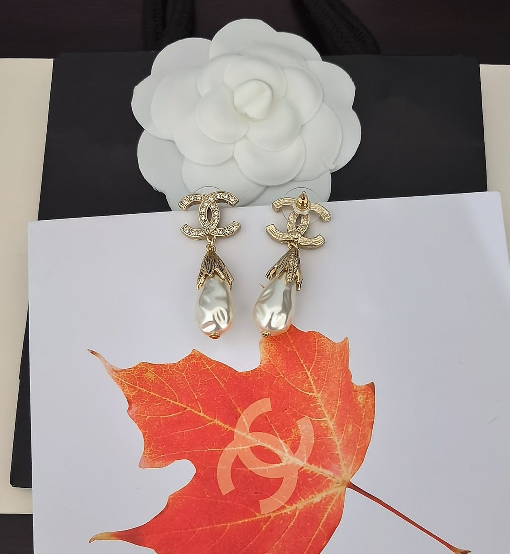 P55 Pearl Earrings