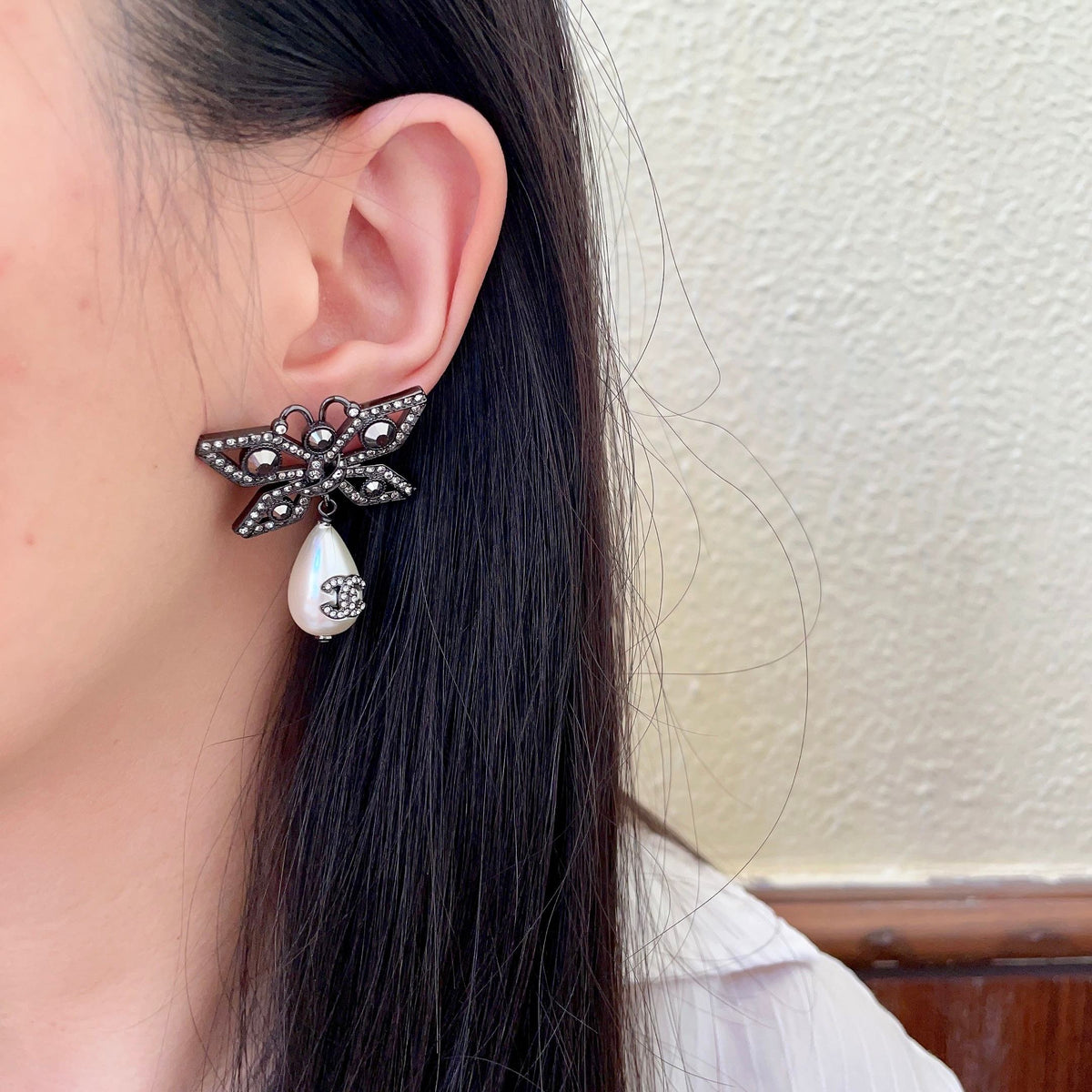 CHANEL P90 Pearl Double-C Bow Earrings