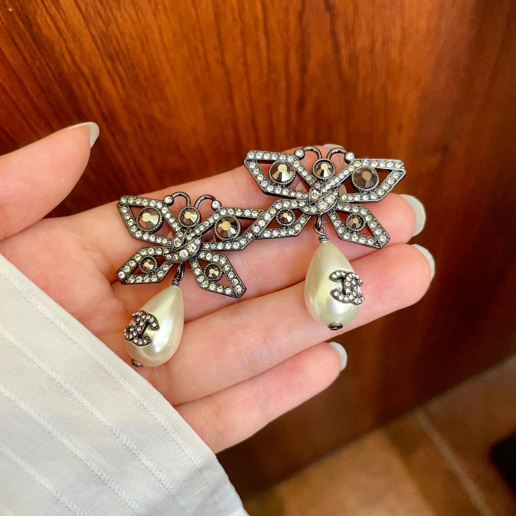 CHANEL P90 Pearl Double-C Bow Earrings