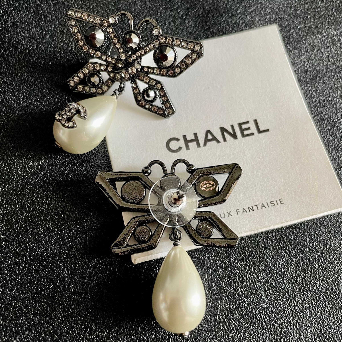 CHANEL P90 Pearl Double-C Bow Earrings