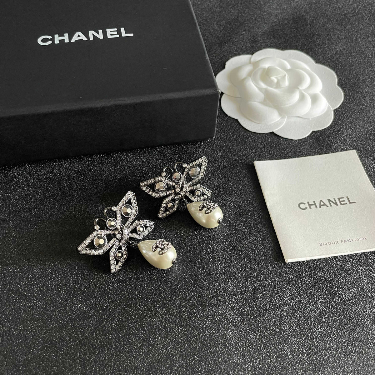 CHANEL P90 Pearl Double-C Bow Earrings