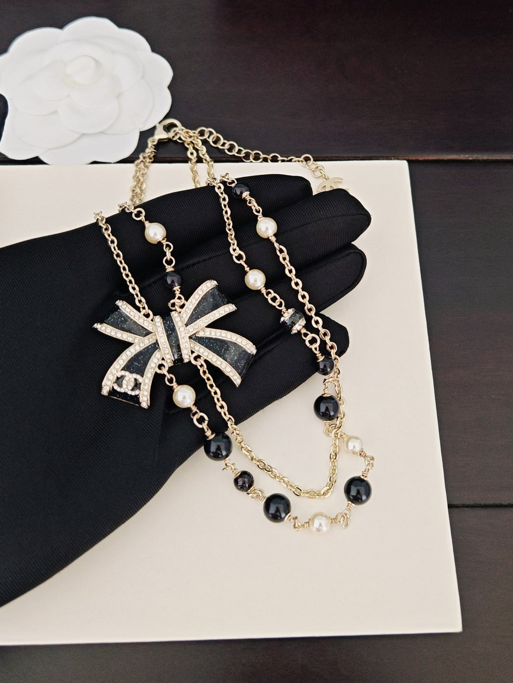 Bow Necklace