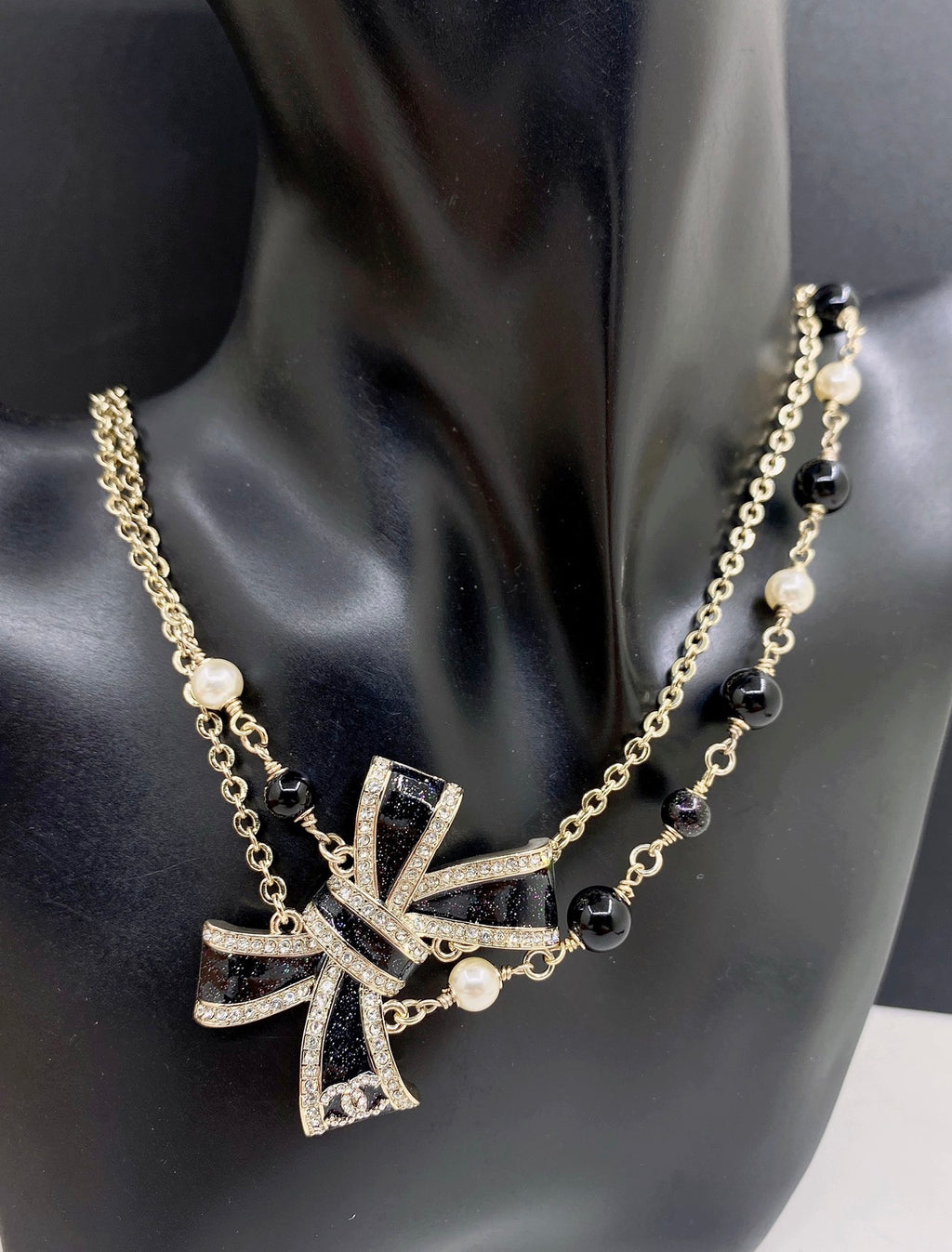 Bow Necklace