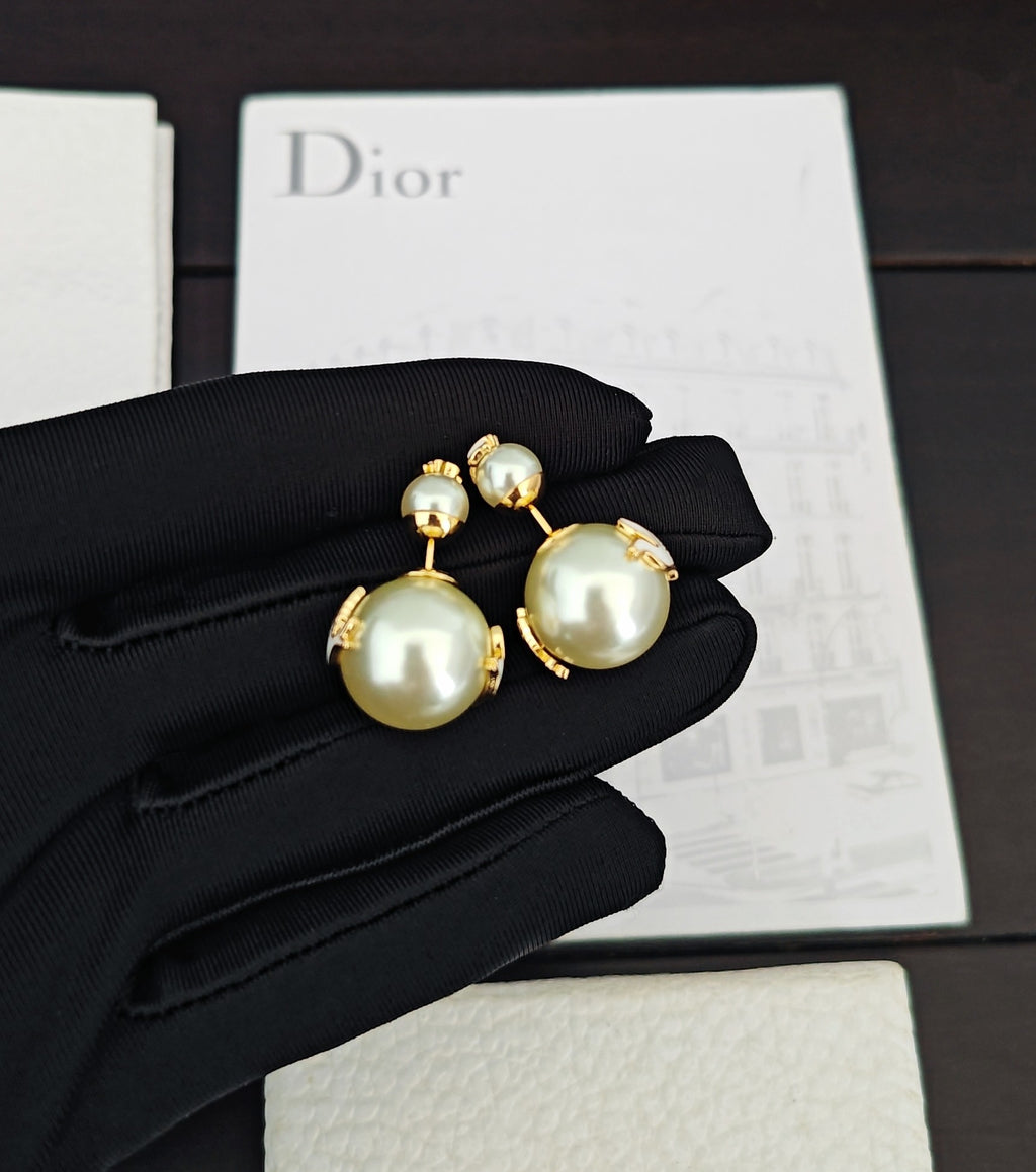 P60 Pearl Earrings
