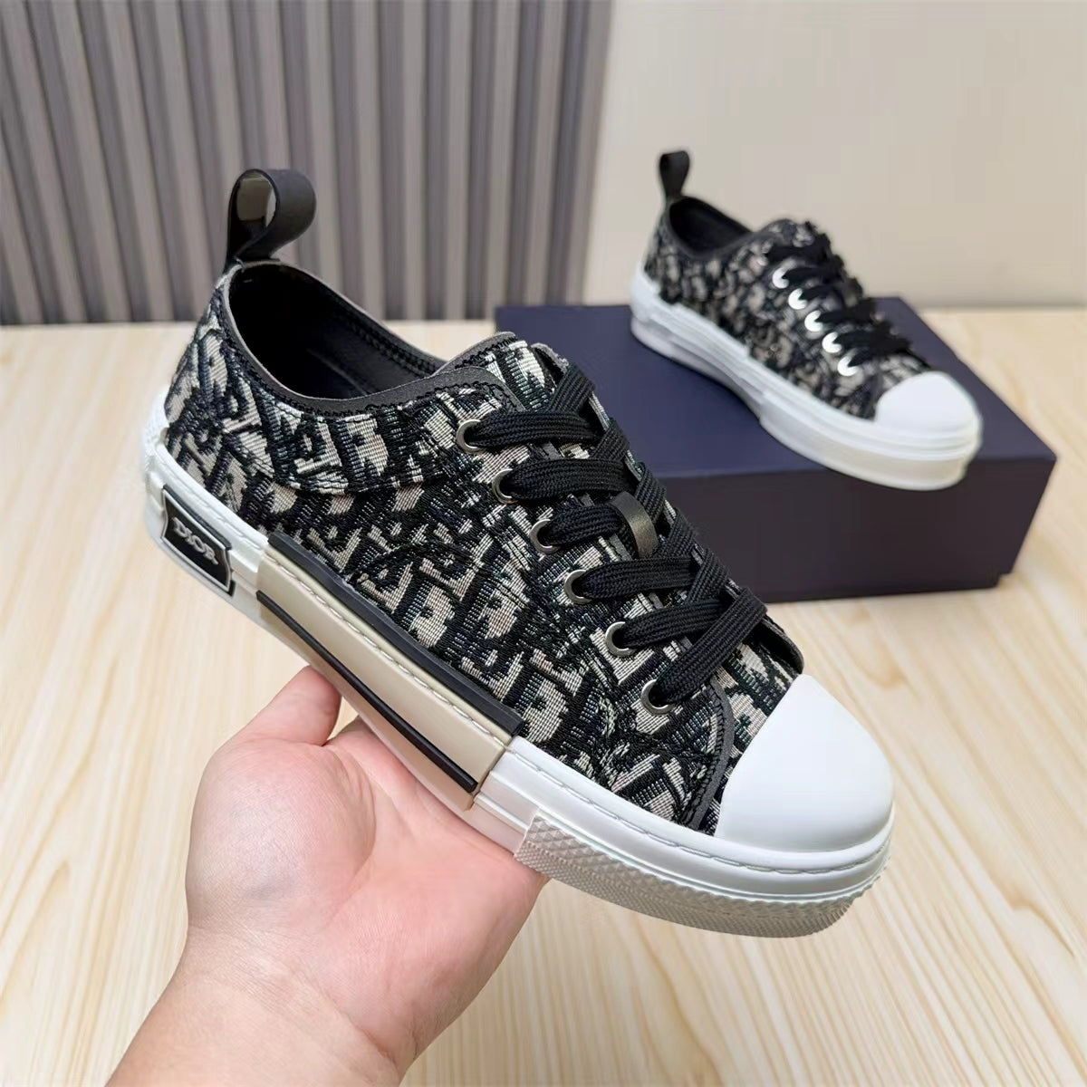 Dior DIOR Sneakers #425