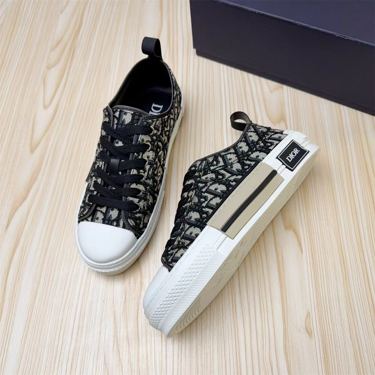 Dior DIOR Sneakers #425