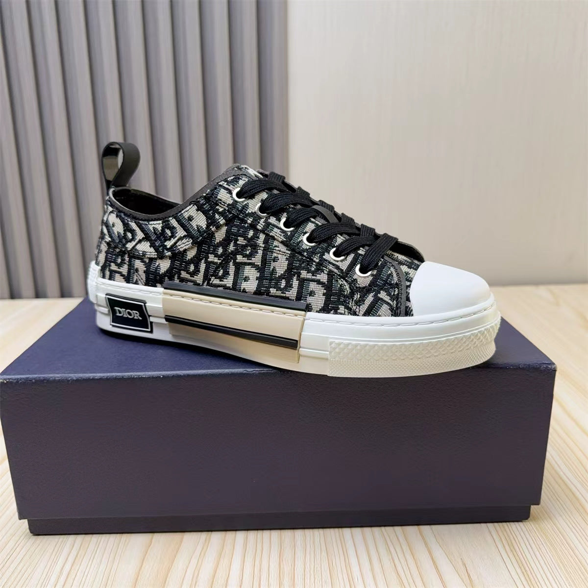 Dior DIOR Sneakers #425