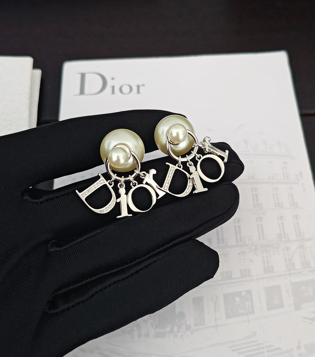 P65 Pearl Tassel Earrings