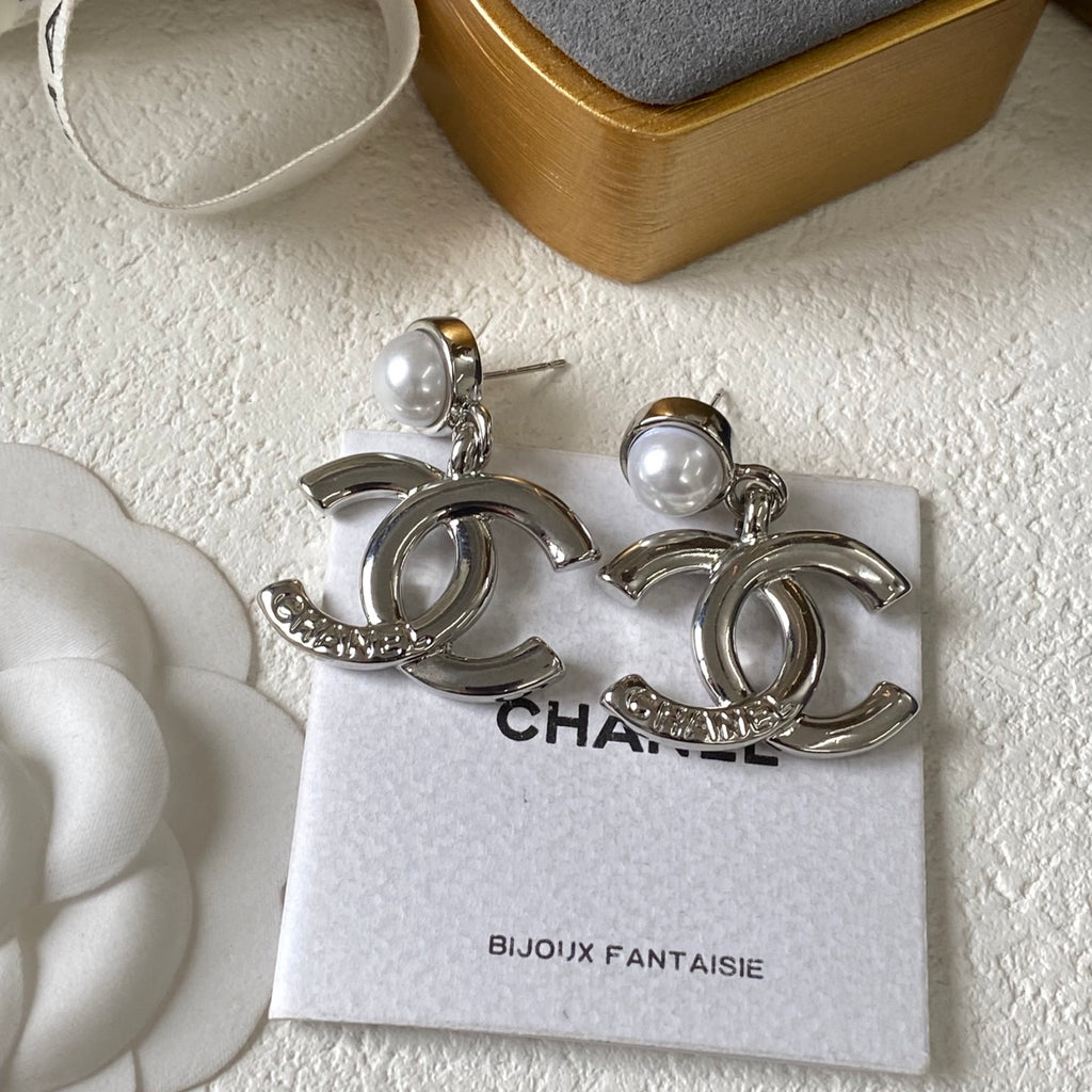 CHANEL Pearl Earrings