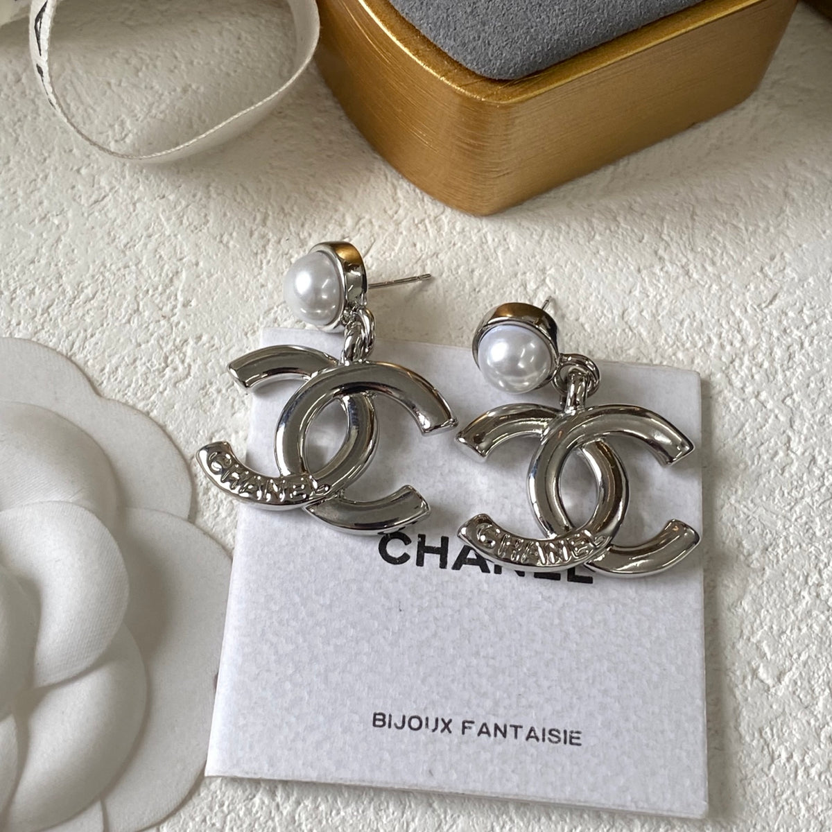 CHANEL Pearl Earrings