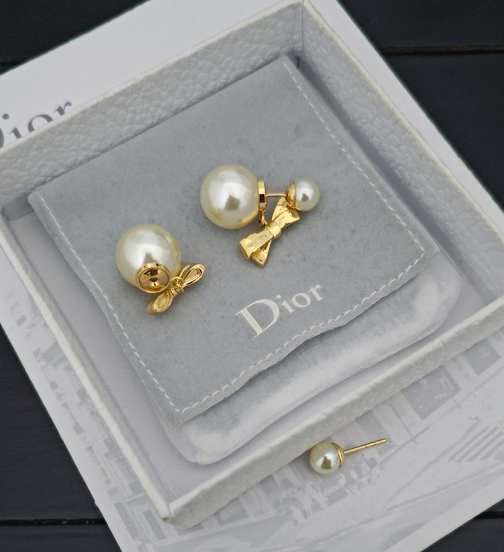 P65 Pearl Bow Earrings