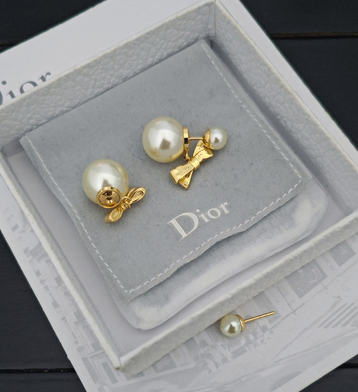 P65 Pearl Bow Earrings