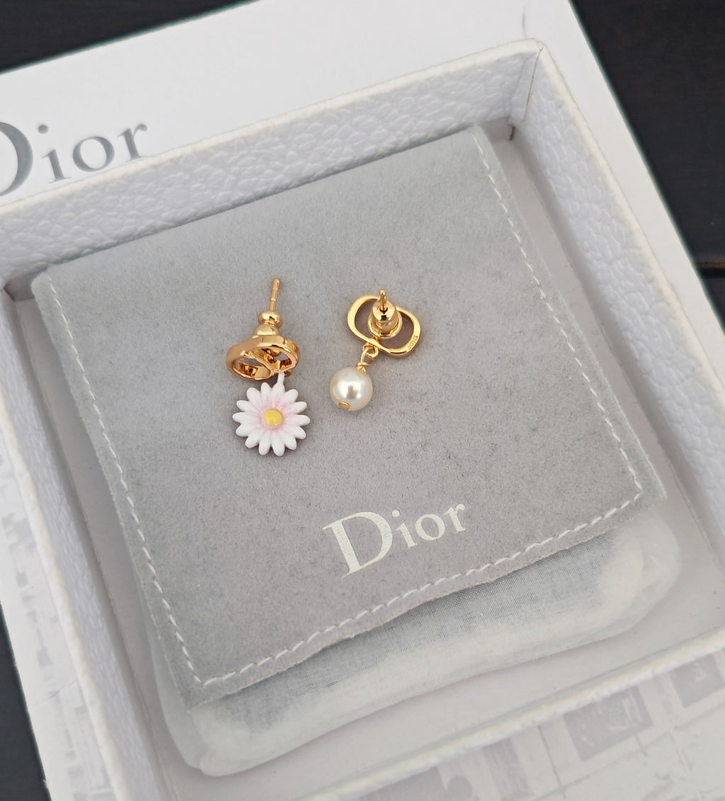 P55 Pearl Earrings