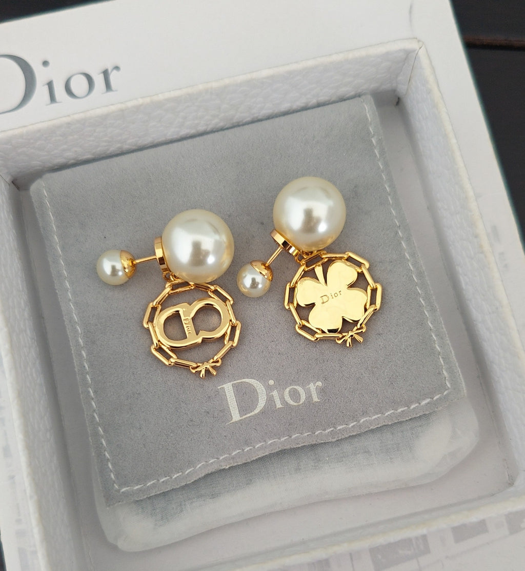 Pearl Four-Leaf Clover Earrings