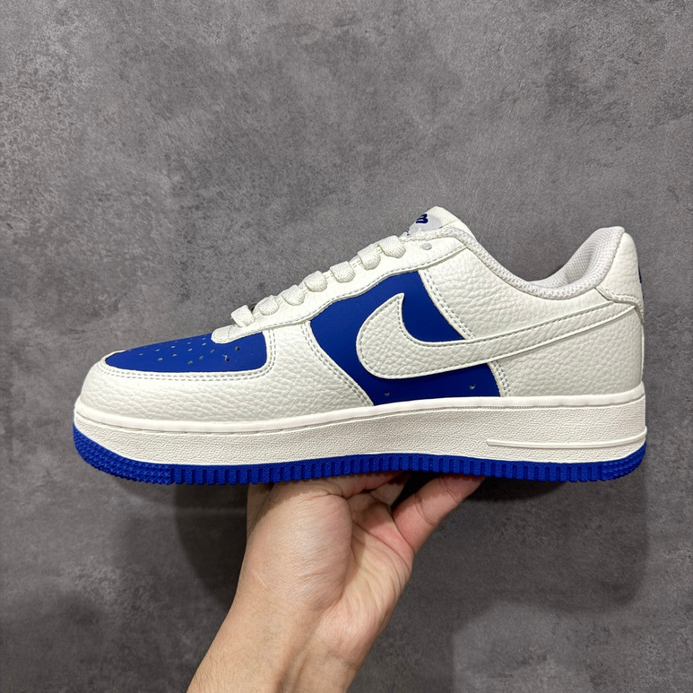 Balenciaga 本地 300 支持放店 定制版 Nike Air Force 1 '07 Low 巴黎世家联名--- 白蓝双色 经典 AF1 鞋型，融入 B Sneaker #01 - Color 02 - Image 2