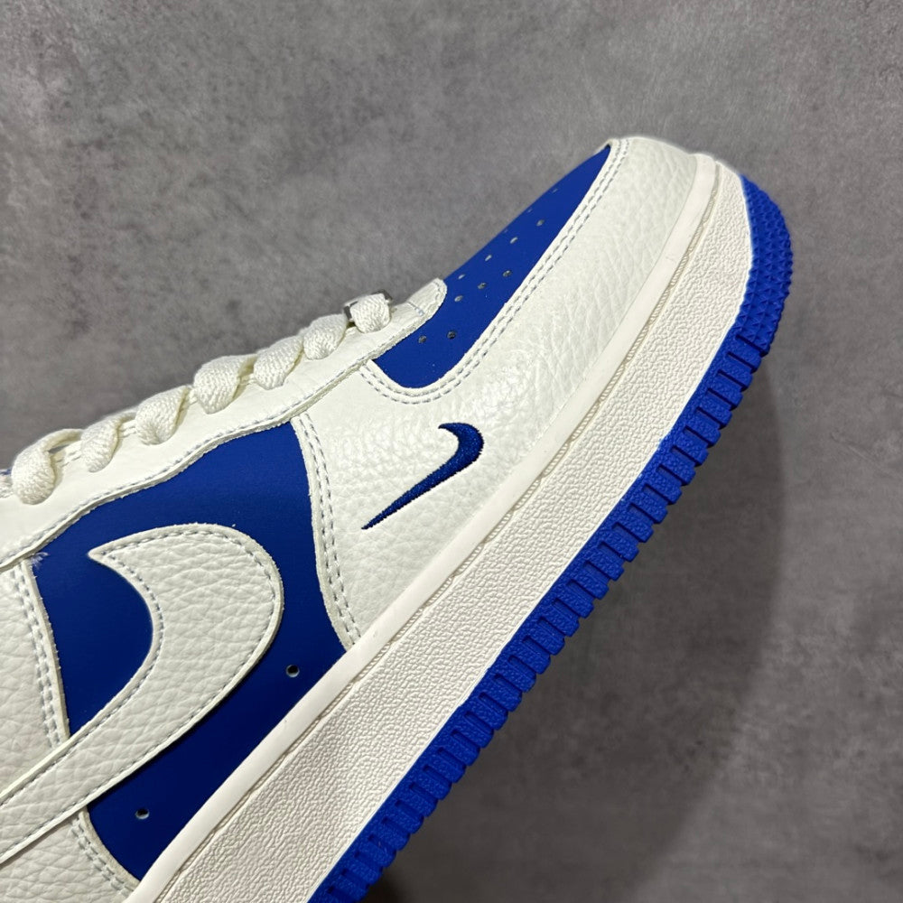 Balenciaga 本地 300 支持放店 定制版 Nike Air Force 1 '07 Low 巴黎世家联名--- 白蓝双色 经典 AF1 鞋型，融入 B Sneaker #01 - Color 02 - Image 6