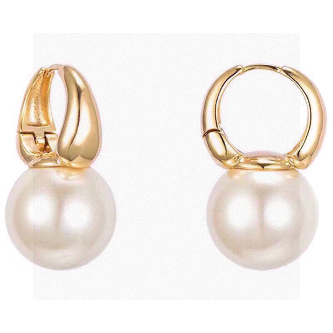 CELINE Pearl Earrings