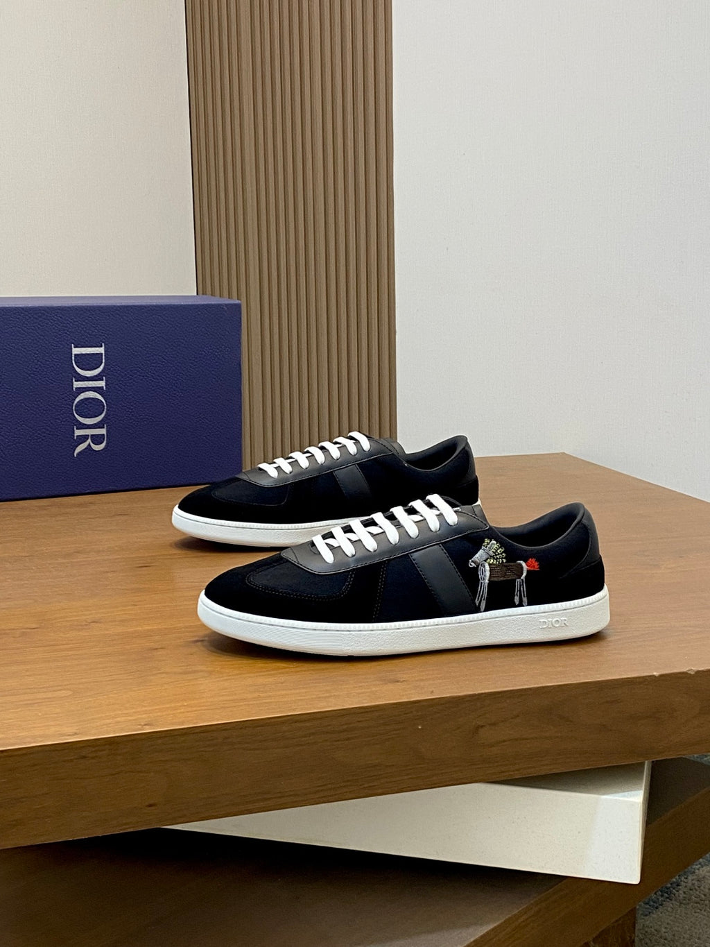 Dior DIOR Sneakers #394