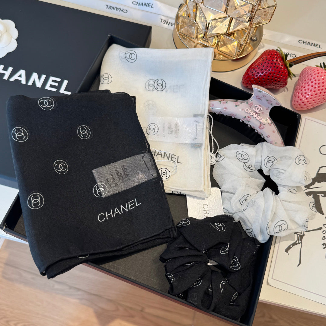 CHANEL Bow Necklace