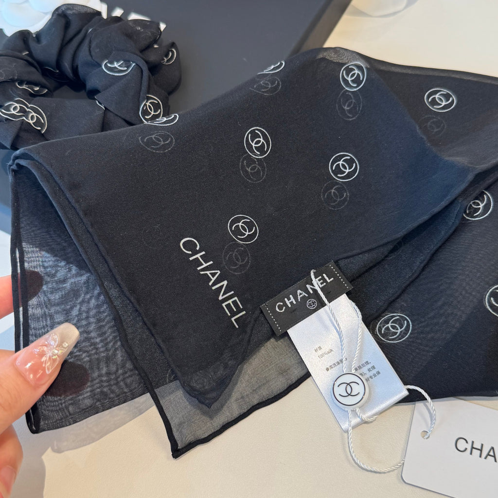 CHANEL Bow Necklace