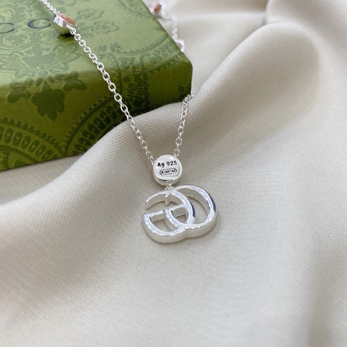 GUCCI Mother-of-Pearl Interlocking-G Necklace