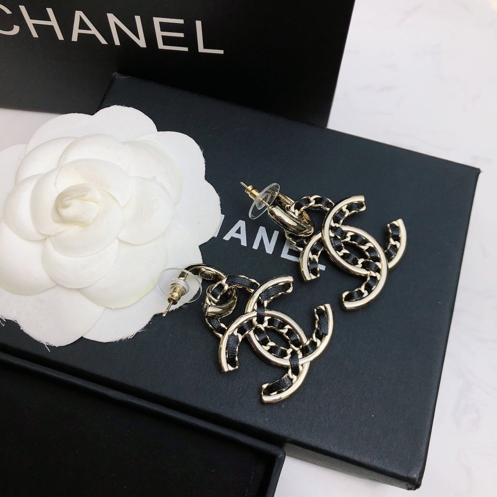 CHANEL Crystal Vintage Pendant Necklace
