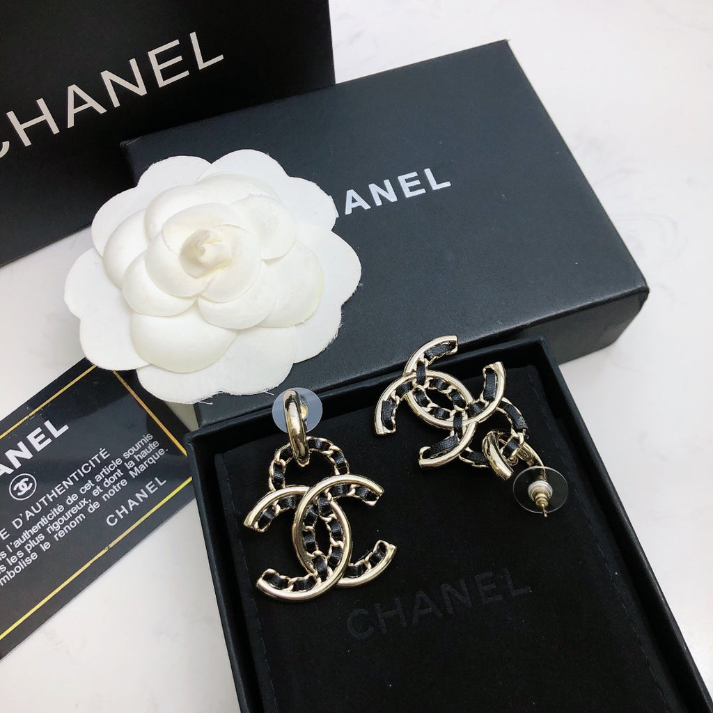 CHANEL Crystal Vintage Pendant Necklace