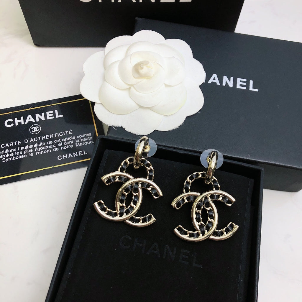 CHANEL Crystal Vintage Pendant Necklace