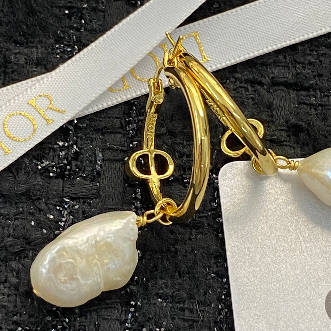 DIOR Pearl Pendant Necklace