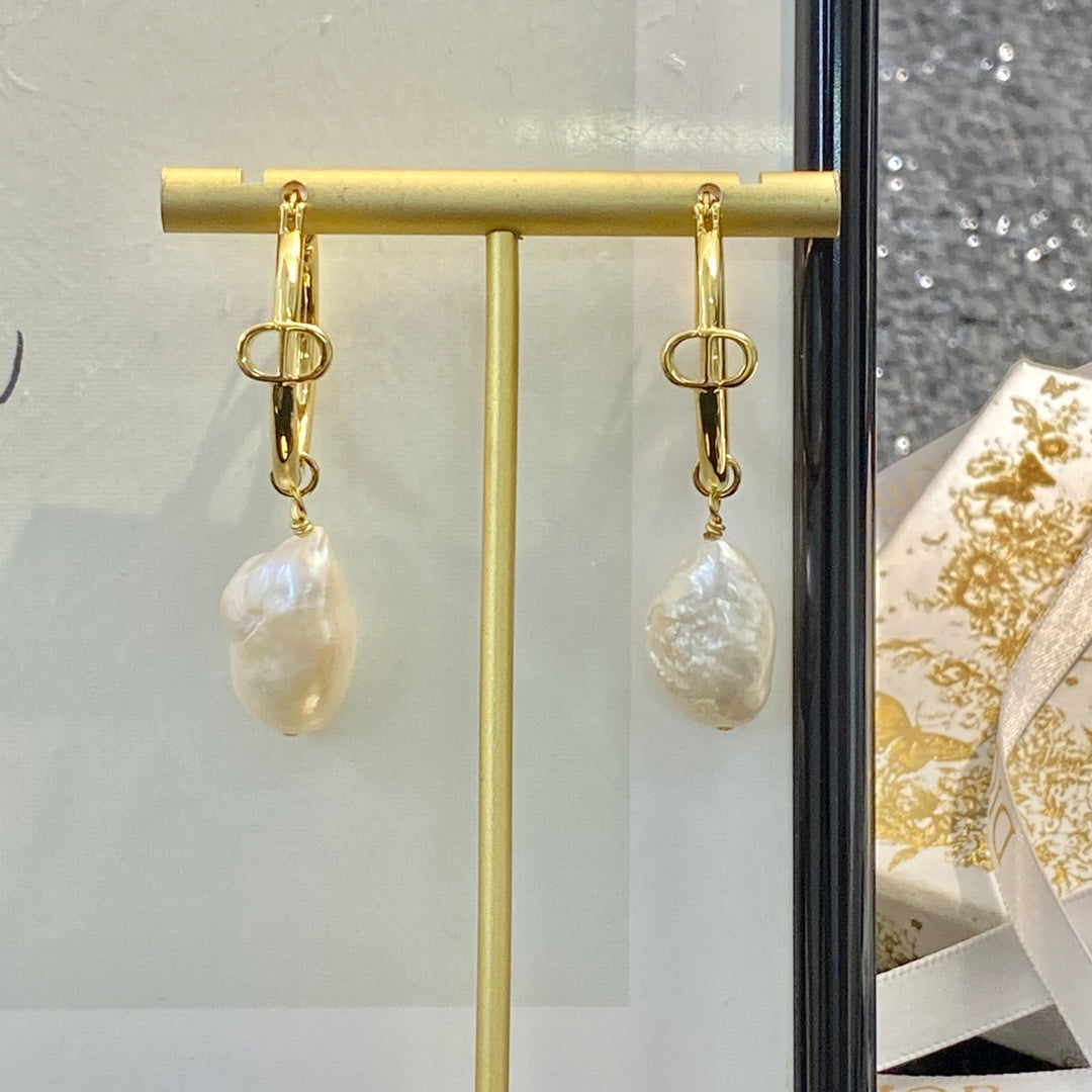 DIOR Pearl Pendant Necklace