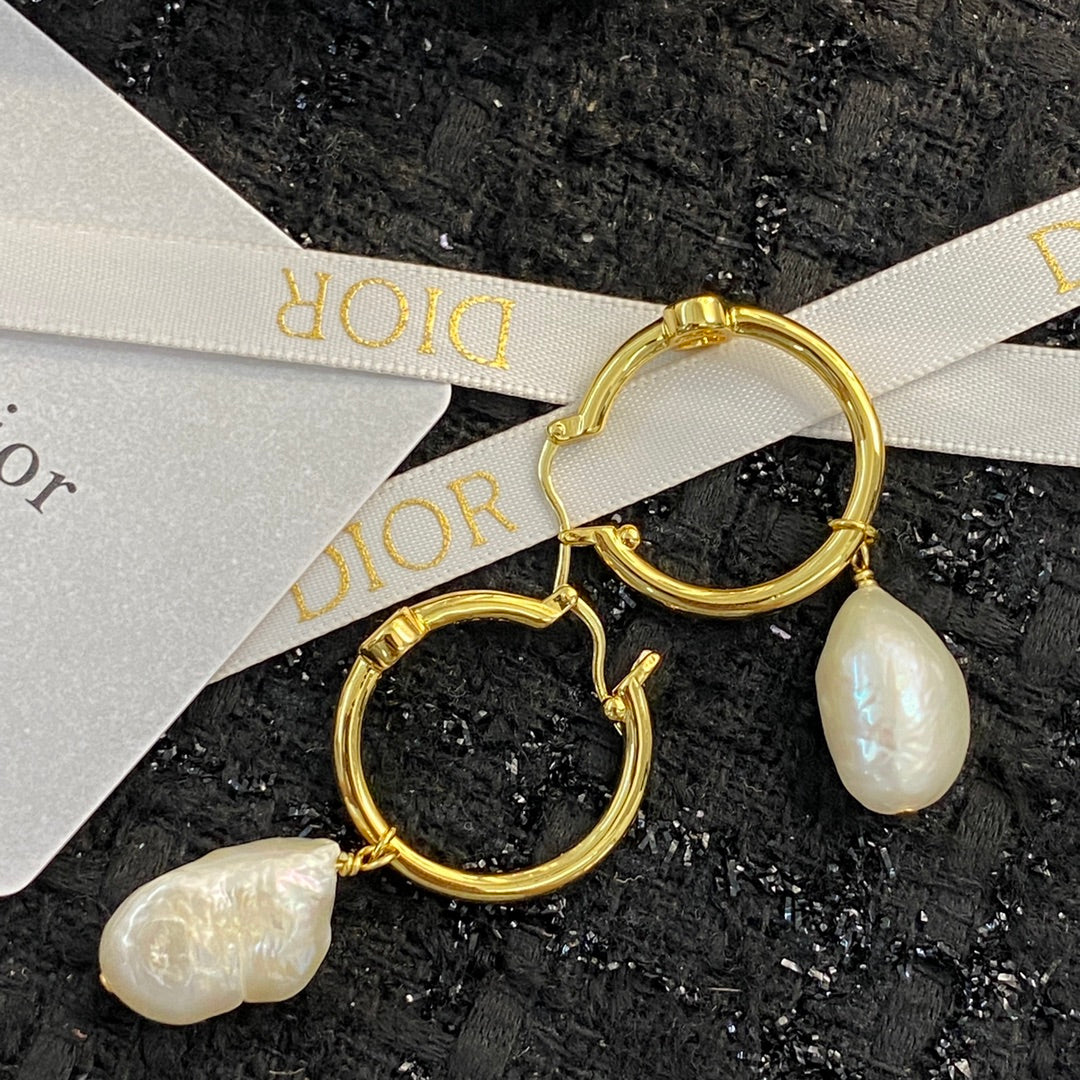 DIOR Pearl Pendant Necklace