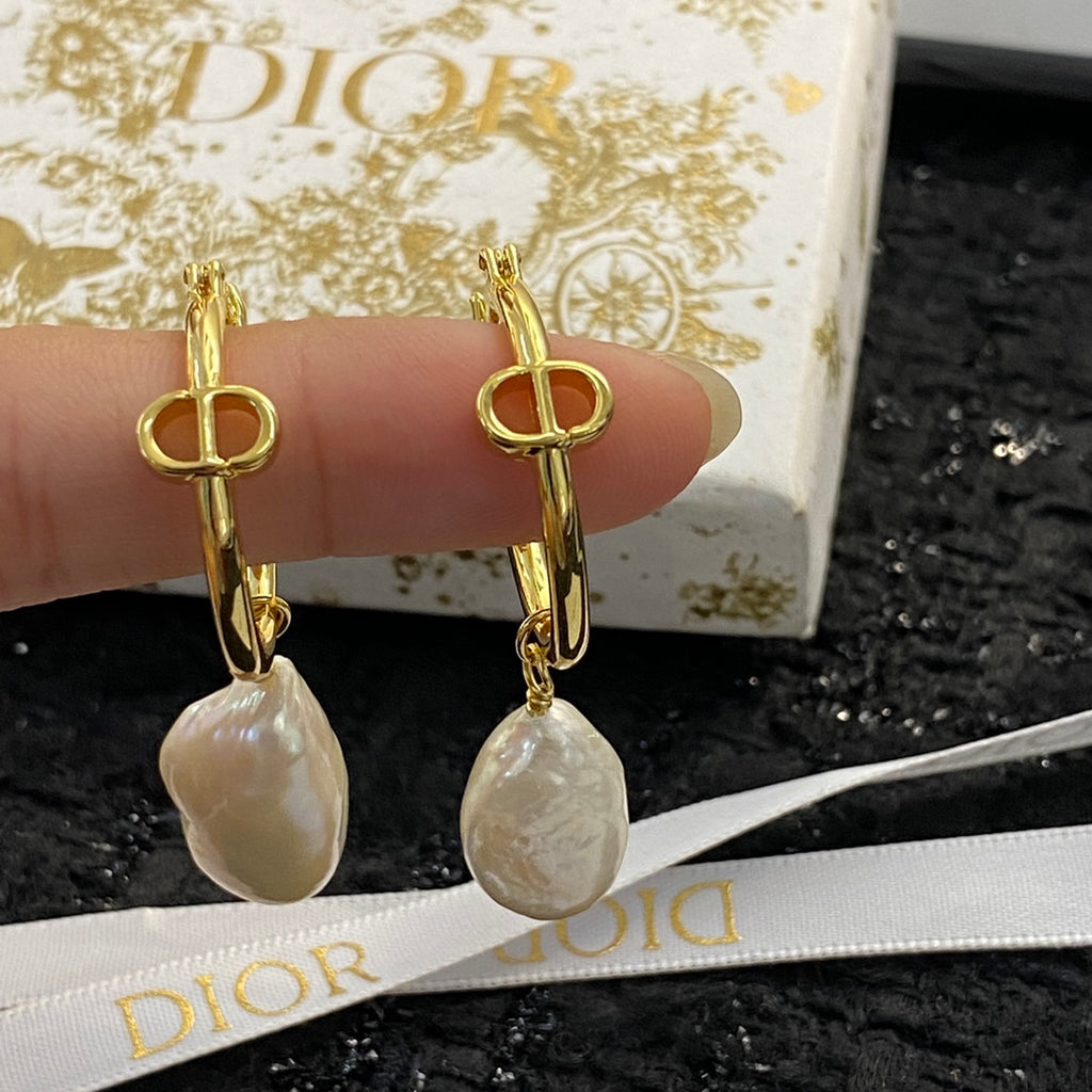 DIOR Pearl Pendant Necklace