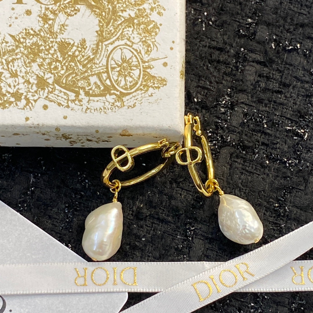 DIOR Pearl Pendant Necklace