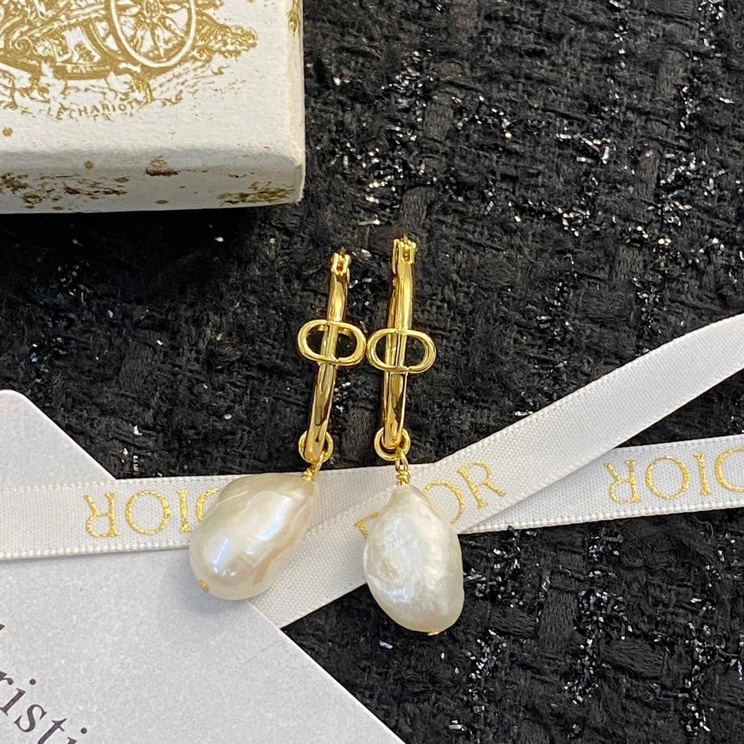 DIOR Pearl Pendant Necklace