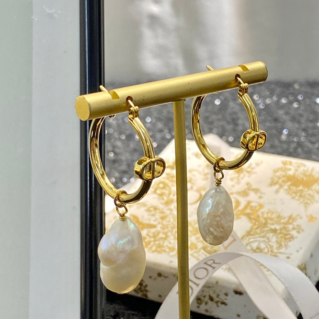 DIOR Pearl Pendant Necklace