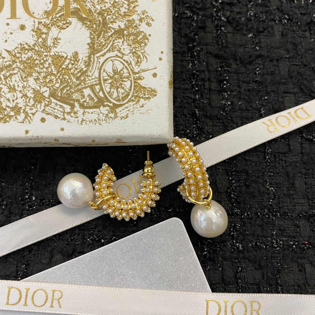DIOR Pearl Pendant Necklace