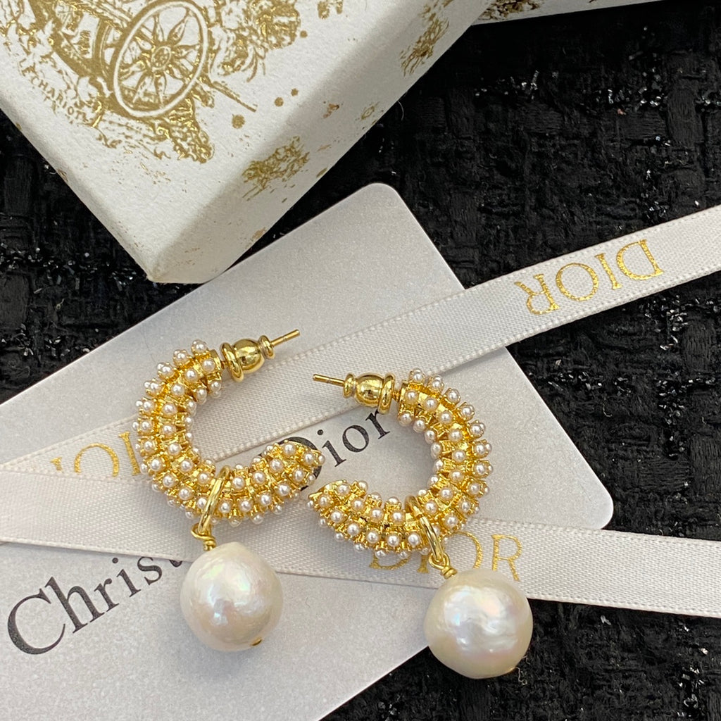 DIOR Pearl Pendant Necklace