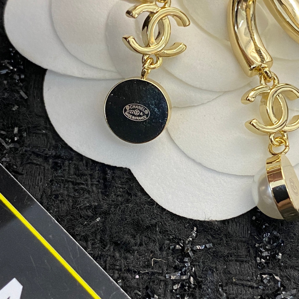 CHANEL Pearl Crystal Enamel Pendant Necklace