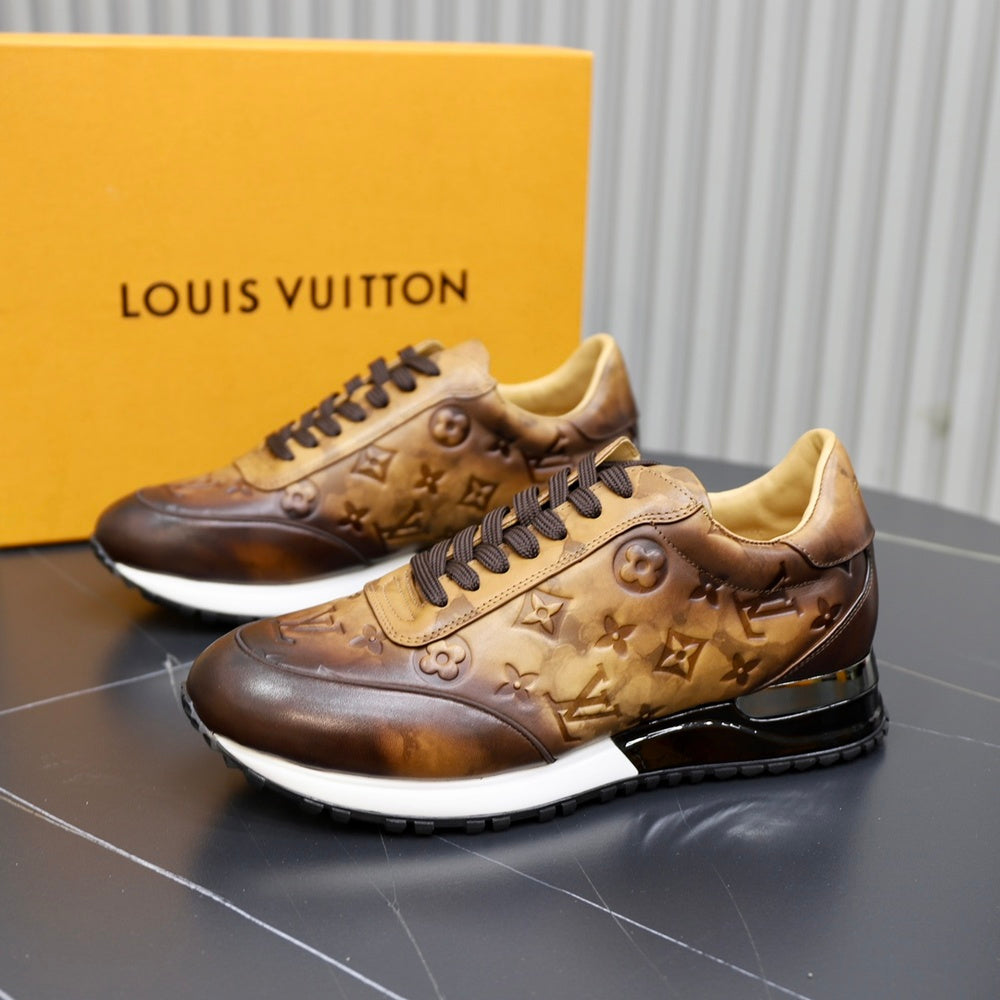 Louis Vuitton Men's Sneakers - Style 426812