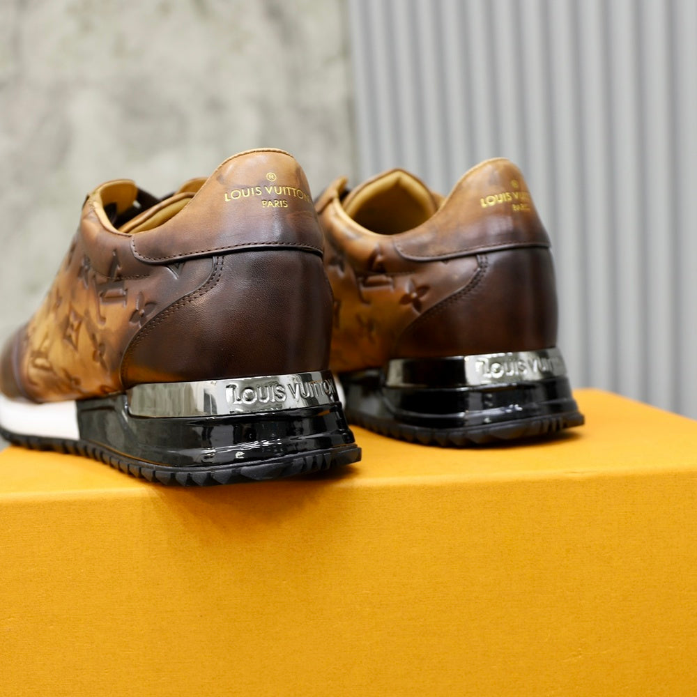 Louis Vuitton Men's Sneakers - Style 426812