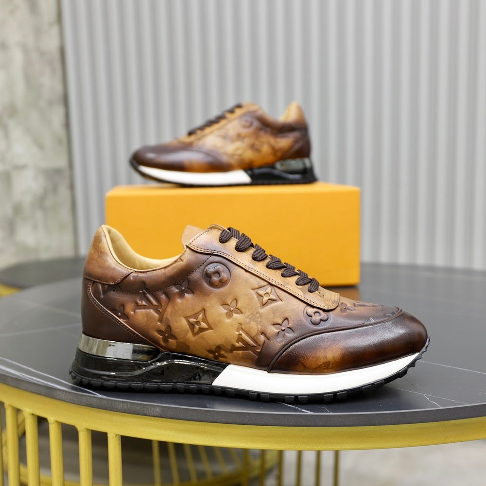 Louis Vuitton Men's Sneakers - Style 426812