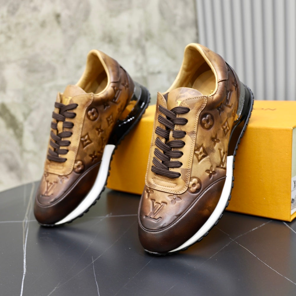 Louis Vuitton Men's Sneakers - Style 426812